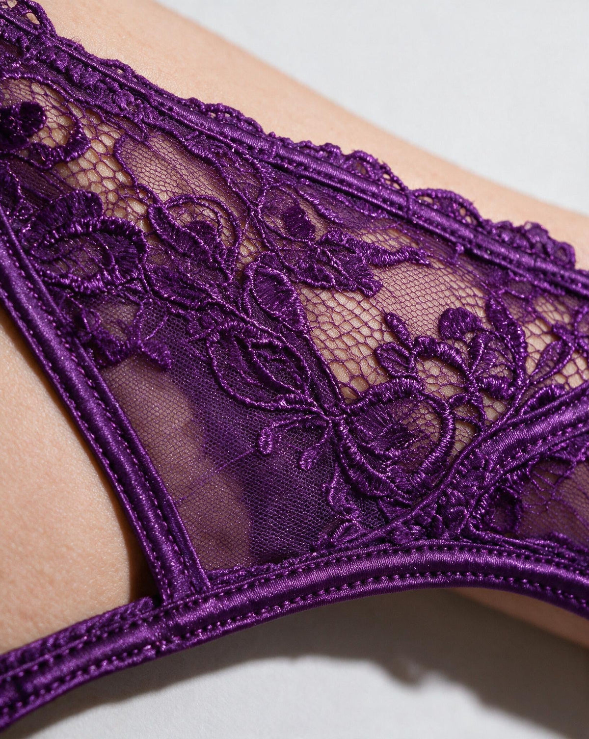 Embroidered Lace Underwired Four Piece Lingerie Set