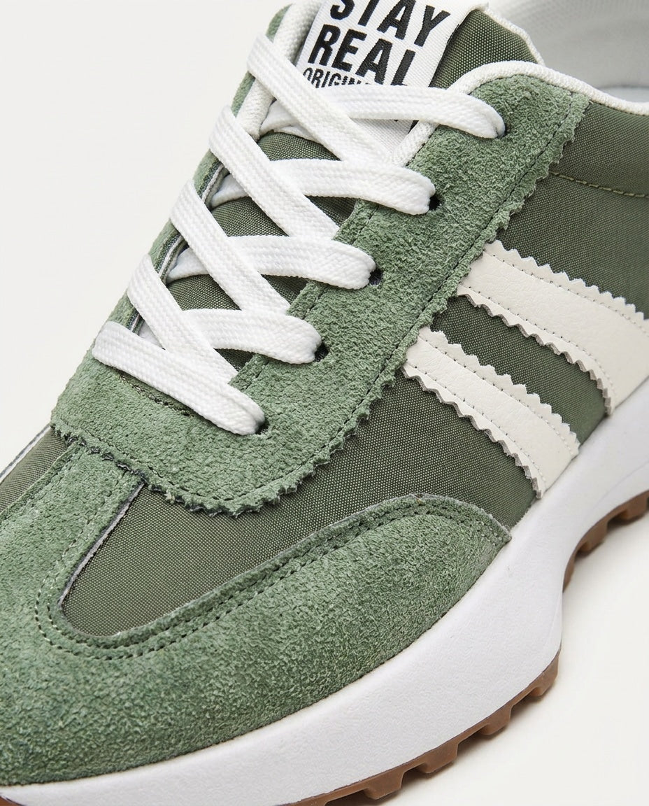 Low-Top Lace-Up Contrast Stripe Trainers