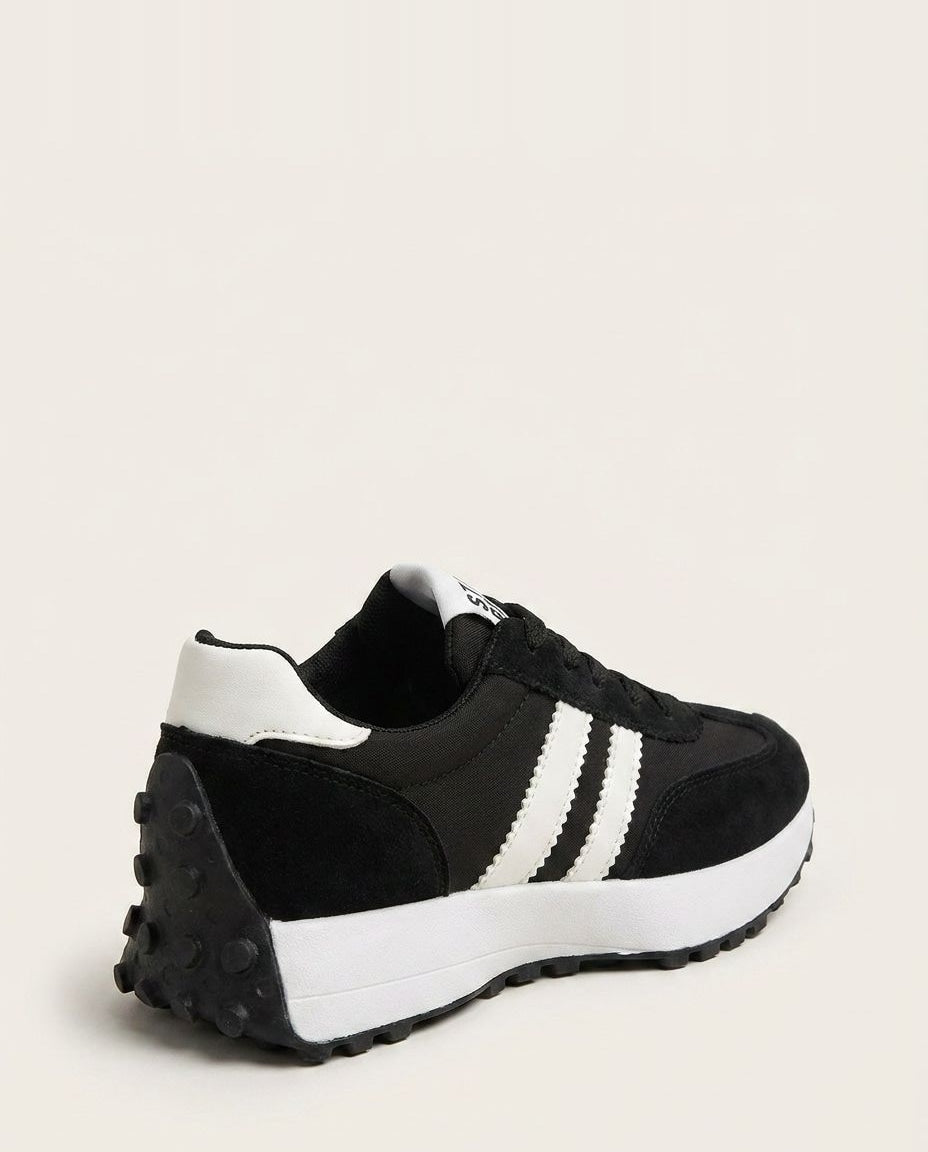 Low-Top Lace-Up Contrast Stripe Trainers