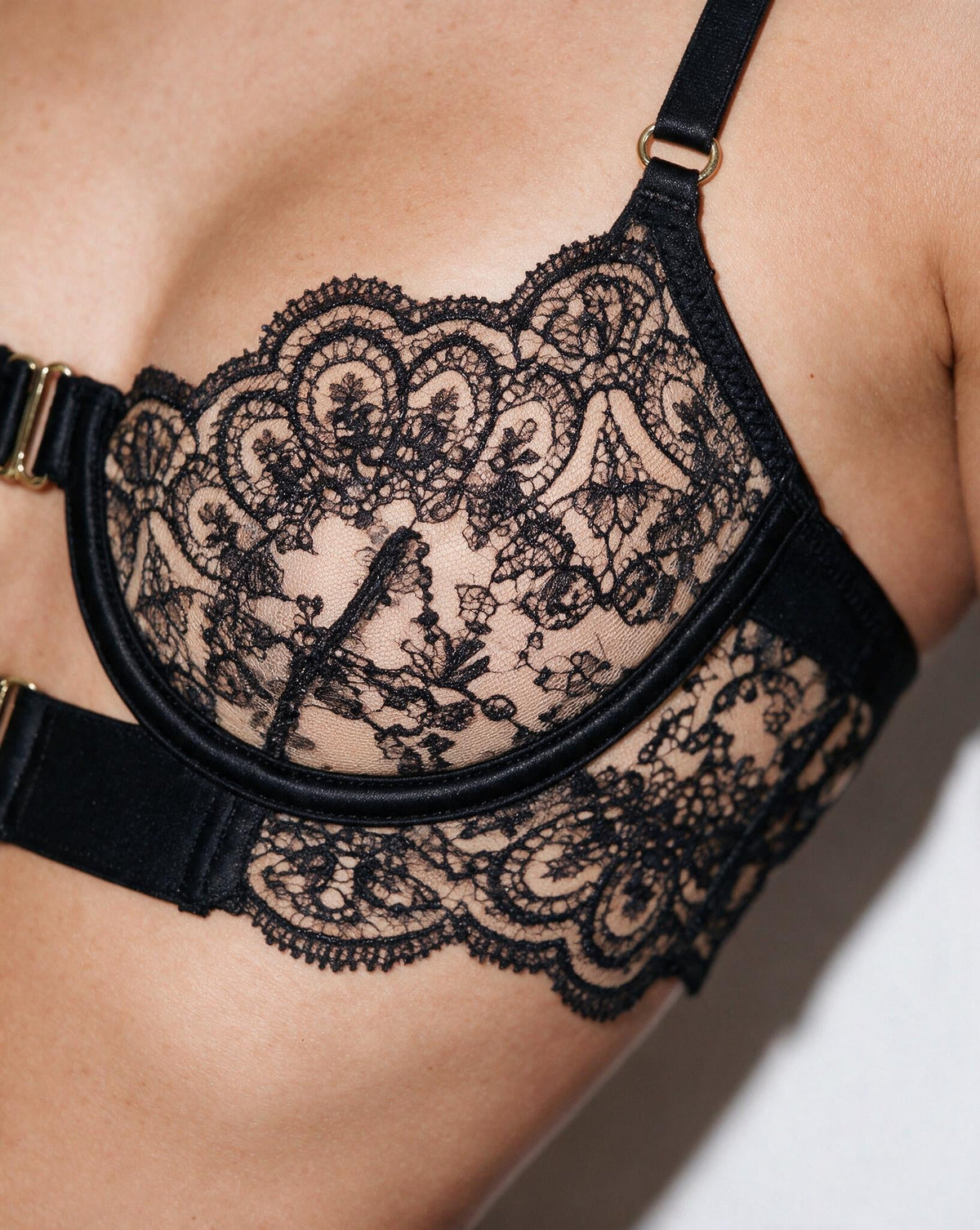 Lace Underwire Bra And Brief Set With Garter Accessories