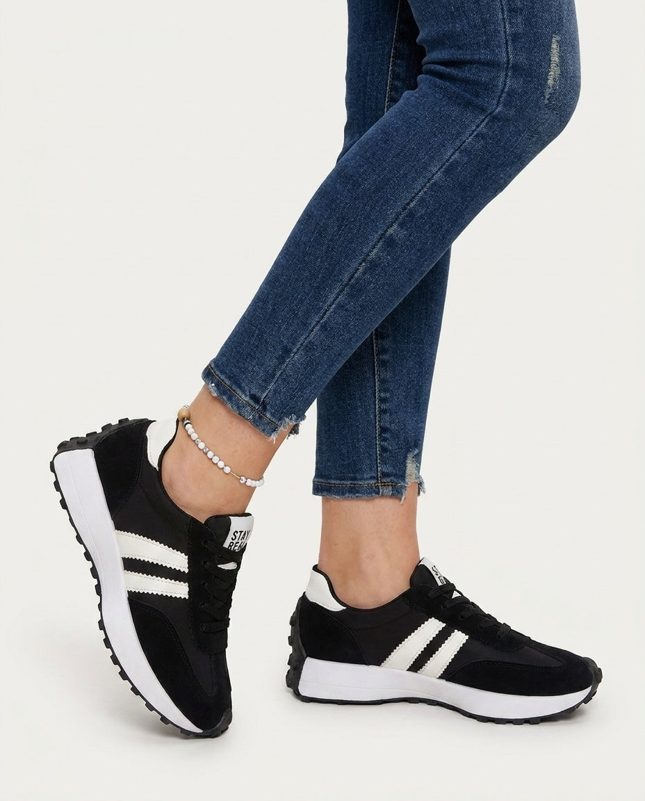 Low-Top Lace-Up Contrast Stripe Trainers