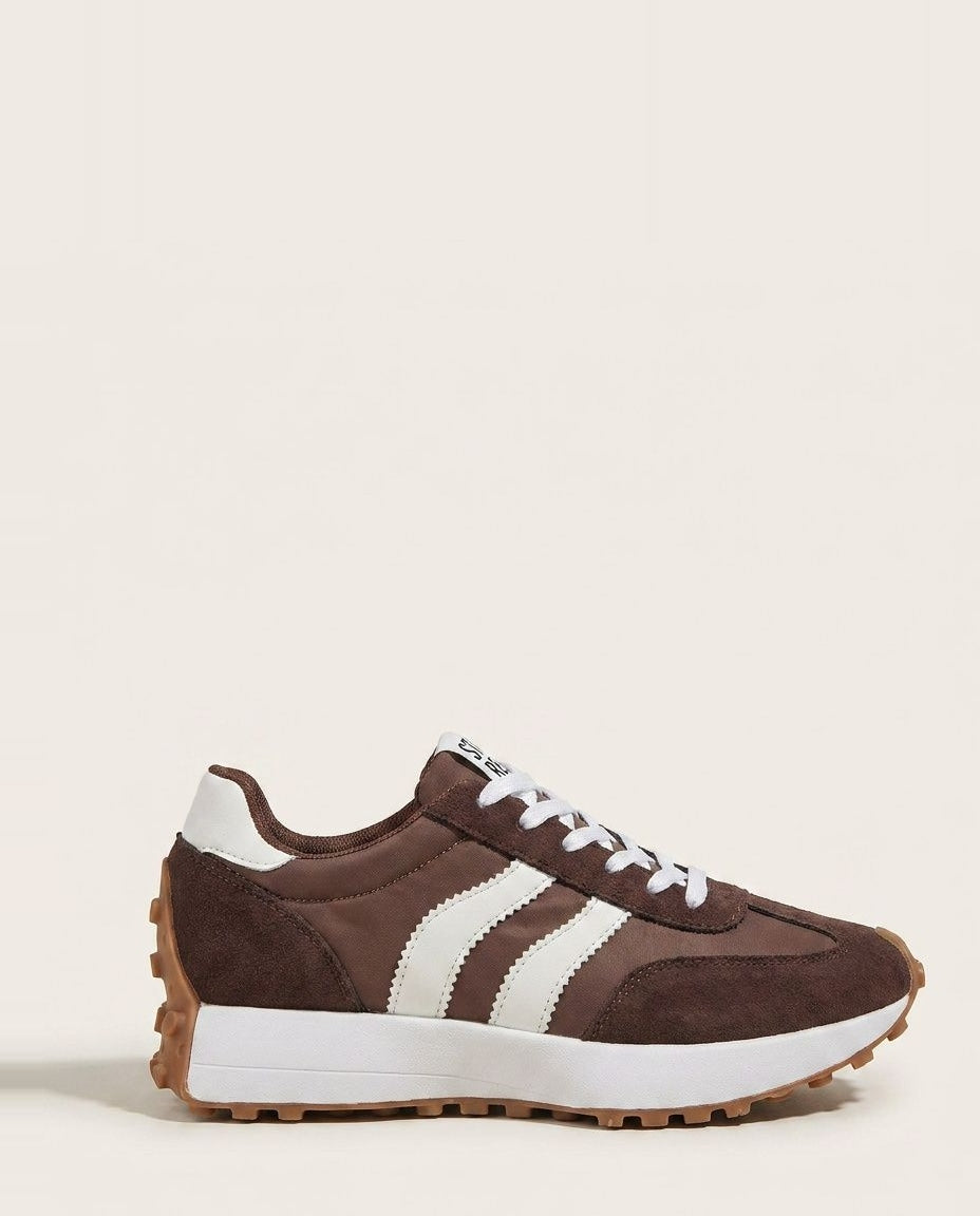 Low-Top Lace-Up Contrast Stripe Trainers