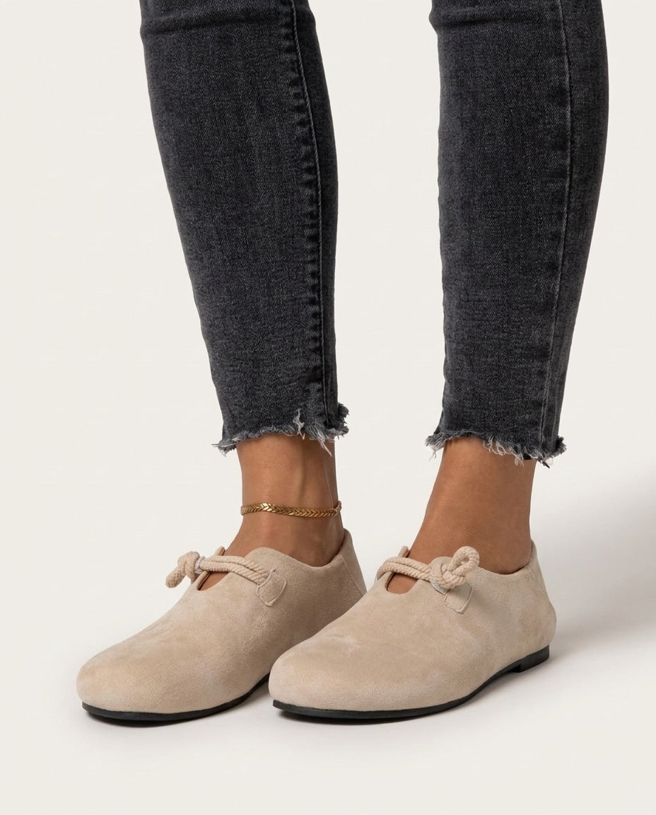 Knotted Lace Round Toe Flats